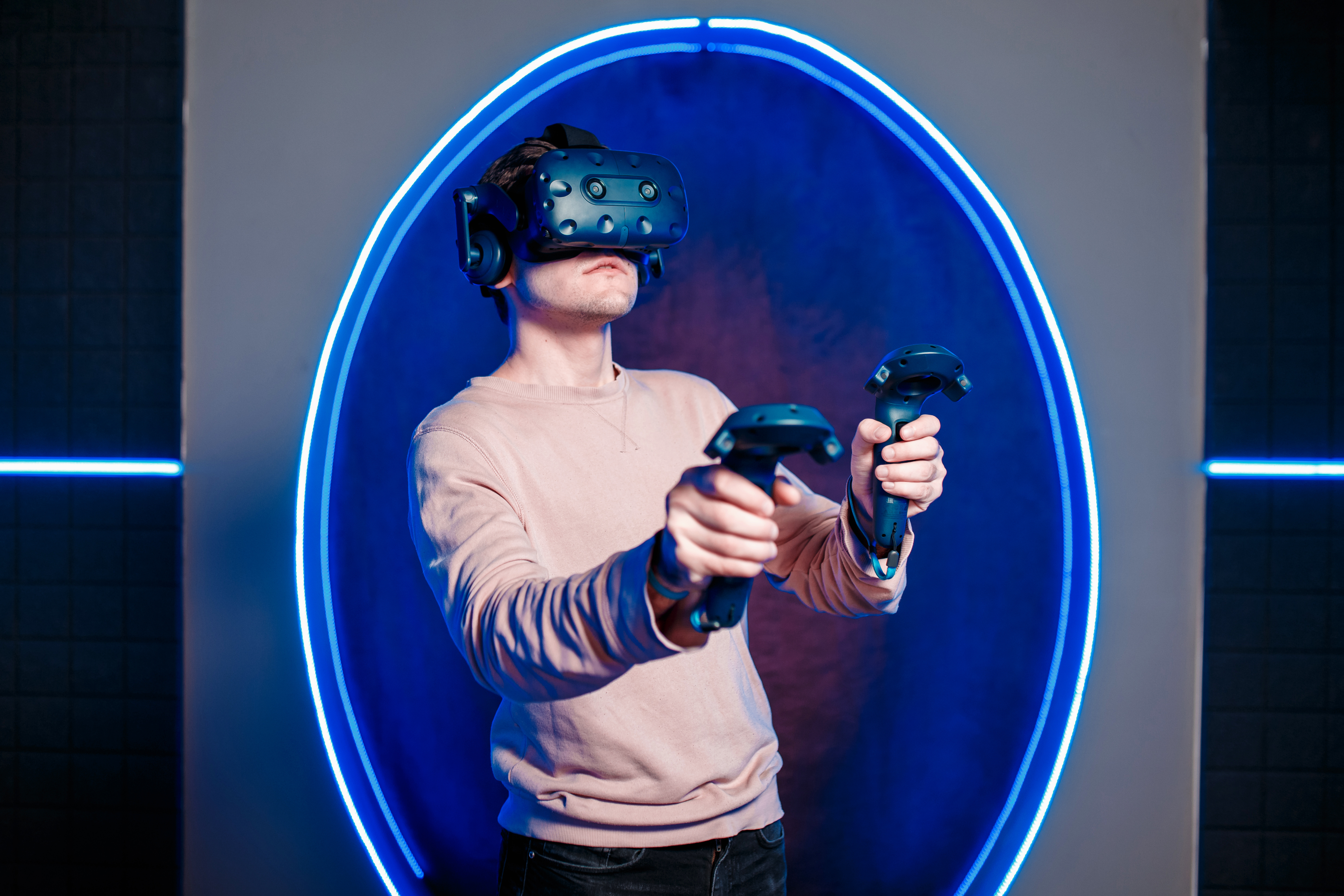What Is Free Roam VR? A Complete Guide